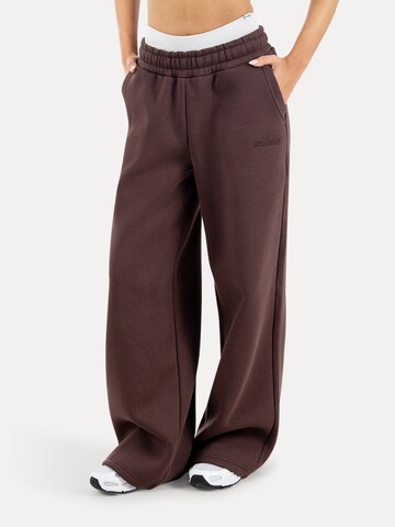 Smilodox Loosefit Broek in Bruin: voorkant