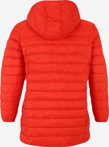 ONLY Carmakoma - Chaqueta de invierno 'TAHOE' en rojo