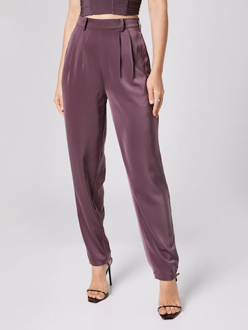 Effilé Pantalon à pince 'Jasmin' Guido Maria Kretschmer Women en violet : devant