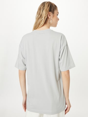 NU-IN Oversized bluse i grå