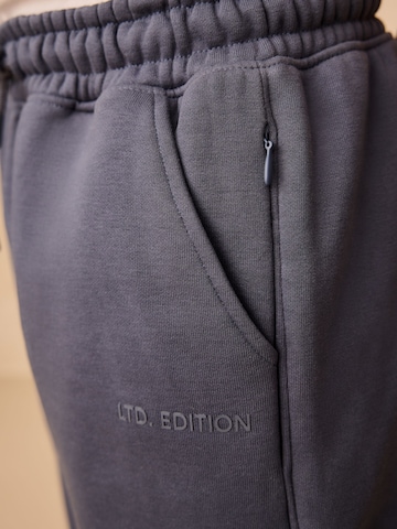 Next Tapered Broek in Blauw