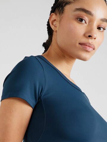 NIKE Functioneel shirt 'ONE' in Blauw