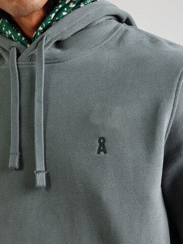 Sweat-shirt 'PAARLO LOOP' ARMEDANGELS en gris