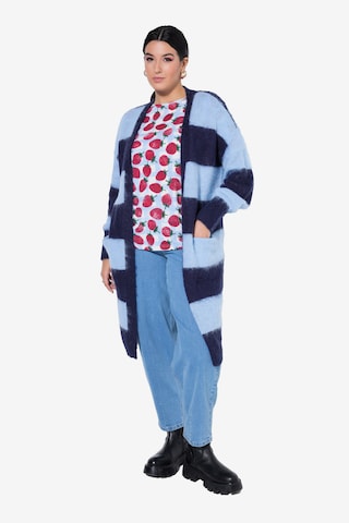 Studio Untold Strickmantel in Blau: Vorderseite