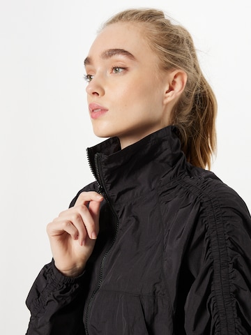 Veste de sport 'PARACHUTE' Onzie en noir