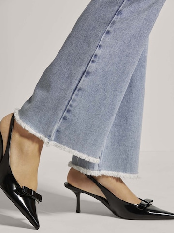 MADELEINE Flared Jeans in Blauw
