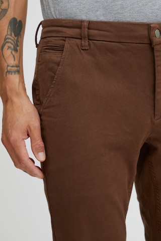 Casual Friday Slimfit Chinohose 'Phil' in Braun