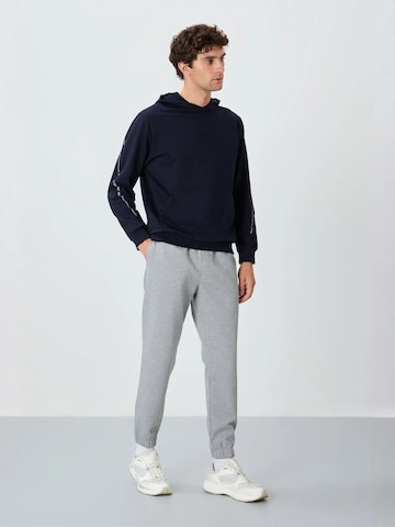 Pantaloni di Tommy Life in grigio