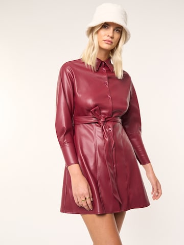 Robe-chemise 'Sarina' ABOUT YOU x Laura Giurcanu en rouge : devant