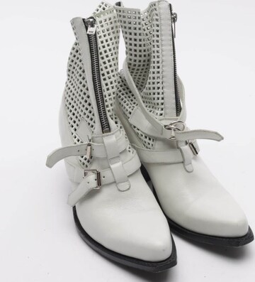 Céline Dress Boots in 38 in White: front