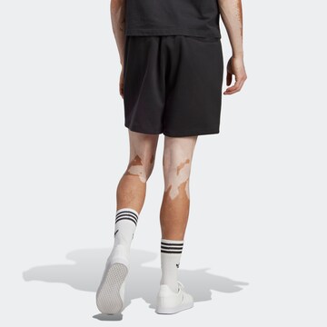 ADIDAS ORIGINALS Regular Shorts 'Premium Essentials' in Schwarz