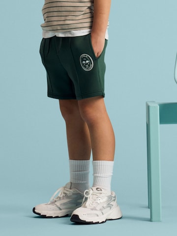 Regular Pantalon NAME IT en vert : devant