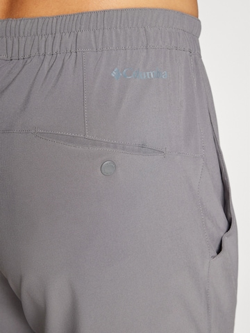Tapered Pantaloni outdoor 'Hike™ II' de la COLUMBIA pe gri
