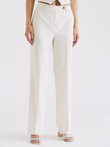 RÆRE by Lorena Rae Loose fit Trousers with creases 'Joy' in White: front