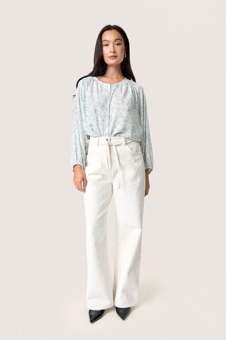 SOAKED IN LUXURY Bluse 'SLArjana Leodora' i blå