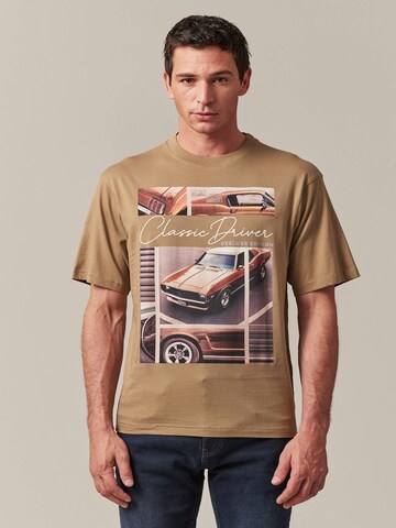 T-Shirt 'Driver' Deeluxe en marron : devant