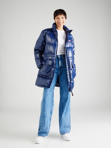 Tommy Jeans Winterjas 'Alaska' in Blauw