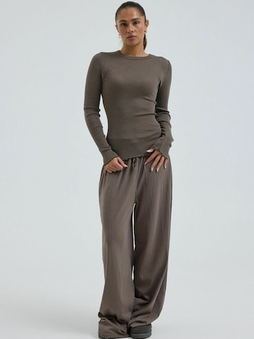 Seamless Basic Top ' Wooly ' in Bruin