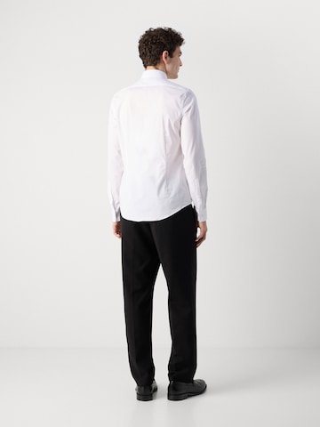 Calvin Klein Slim Fit Paita värissä valkoinen