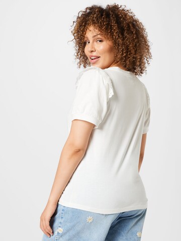 Tricou de la Vero Moda Curve pe alb