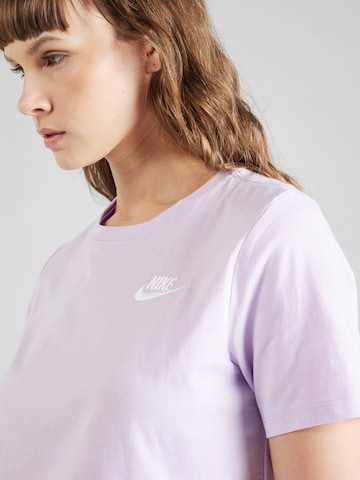 Nike Sportswear T-shirt 'Club Essential' i lila