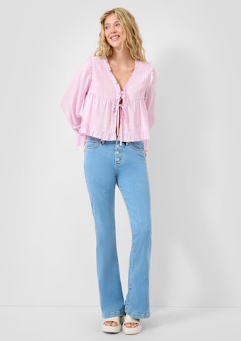 QS Flared Jeans-Hose ' REENA ' in Blau: Vorderseite