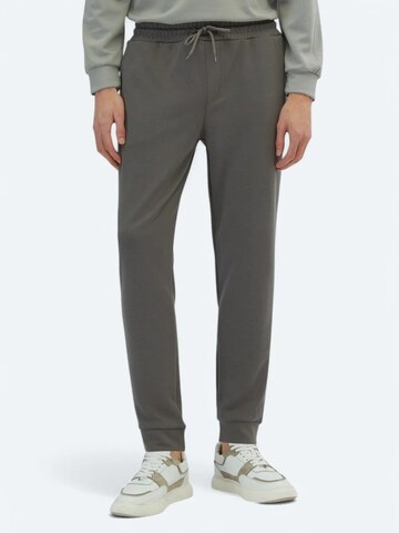 KİP Tapered Trousers in Grey: front