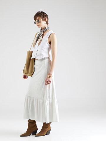 Gilet de costume 'ANNICA' PIECES en blanc