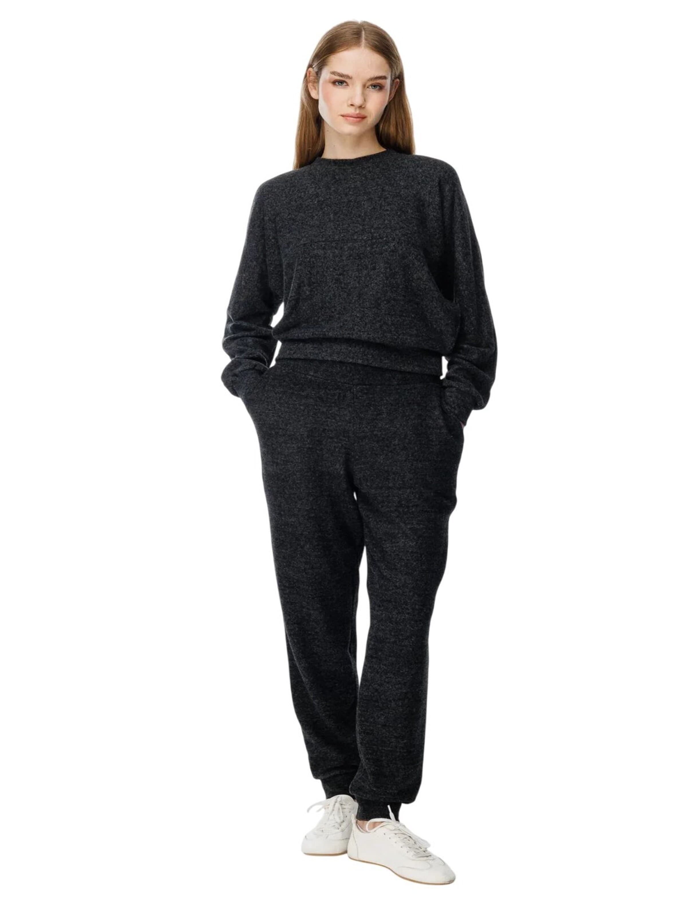 Alexa Dash Regular Jogginghose in Schwarz: Vorderseite
