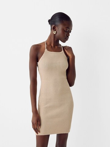 Bershka Gebreide jurk in Beige: voorkant