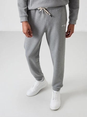 Tommy Life Sweat suit in Grey