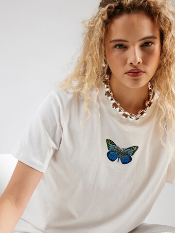 Tricou de la HUGO pe alb