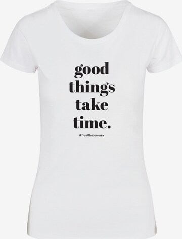 Merchcode T-Shirt 'Good Things Take Time' in Weiß: predná strana