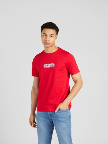 Tricou de la TOMMY HILFIGER pe roșu: față