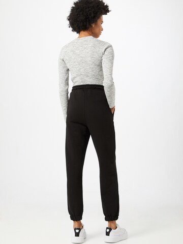 NA-KD Tapered Broek in Zwart