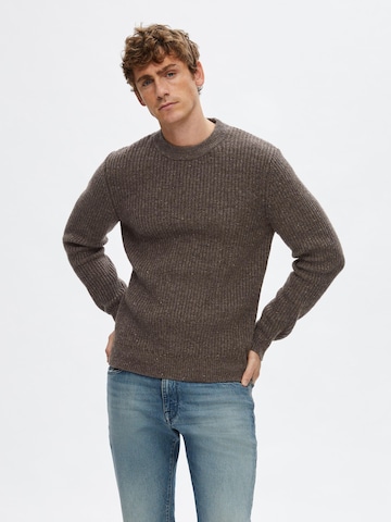 SELECTED HOMME Sweater 'LAND' in Brown: front