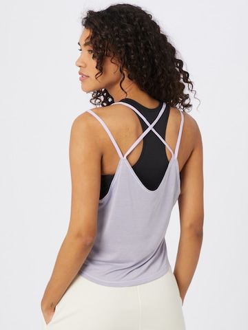 PUMA Sporttop in Lila