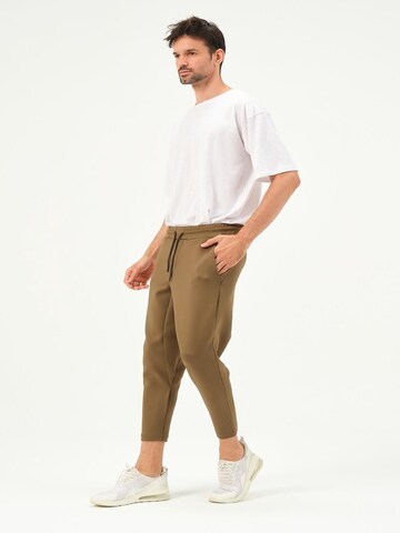 C&City Tapered Trousers in Green