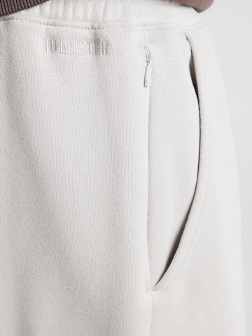 HOLLISTER - Tapered Pantalón en gris