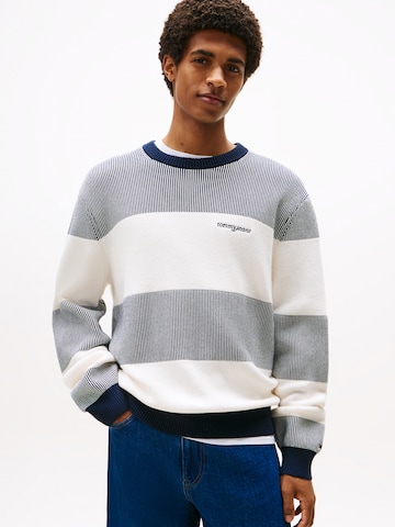 Pulover de la Tommy Jeans pe albastru: față
