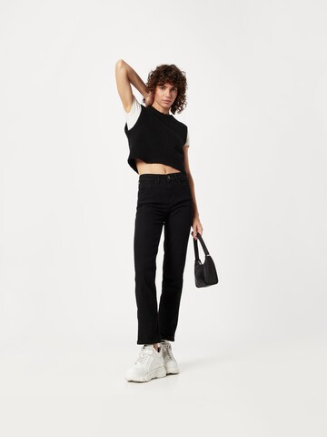 PIECES Regular Jeans 'Delly' in Black