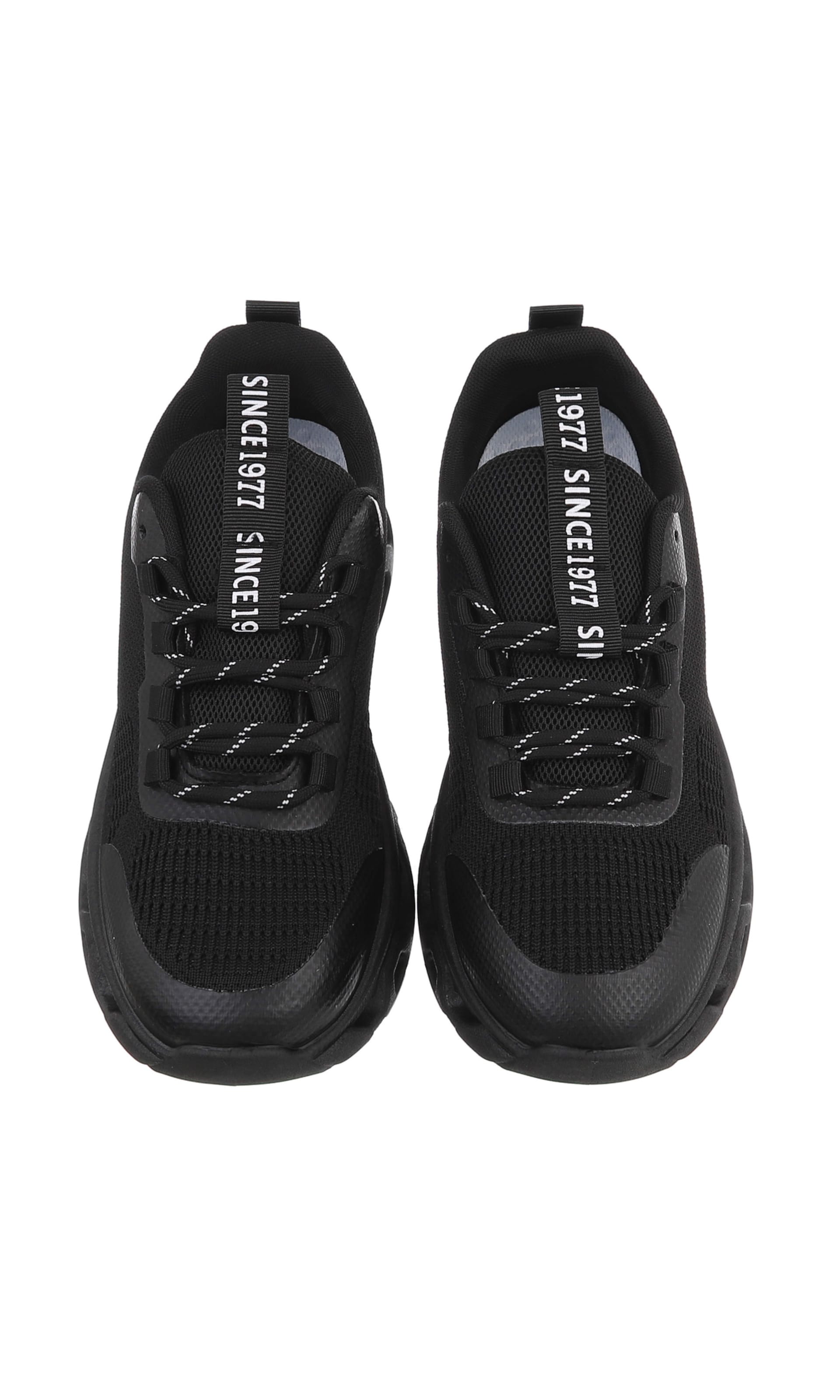 CoolWalk Sneakers in Black
