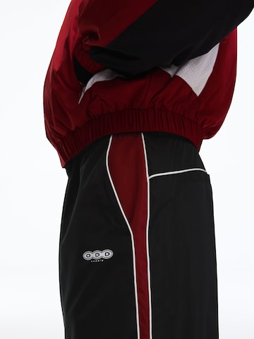 Bershka Zúžený strih Nohavice - Čierna