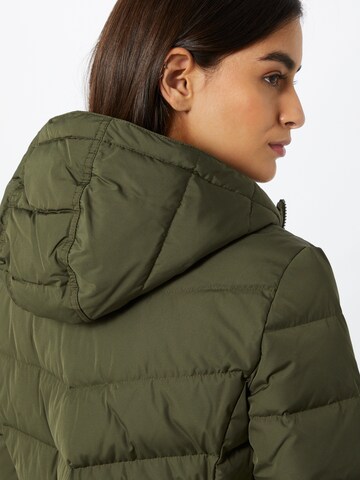 Regular Manteau d’hiver Calvin Klein Jeans en vert