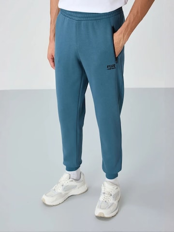 Pantaloni sportivi di Tommy Life in blu: frontale