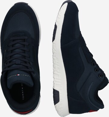 TOMMY HILFIGER Sneakers low i blå