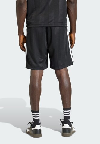 ADIDAS ORIGINALS Loosefit Shorts in Schwarz