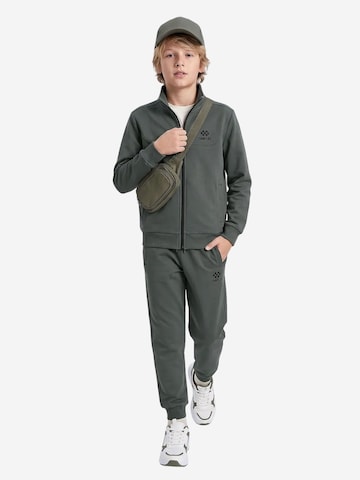 Tommy Life Trainingspak 'TOMMY Kinder Active Set' in Groen: voorkant