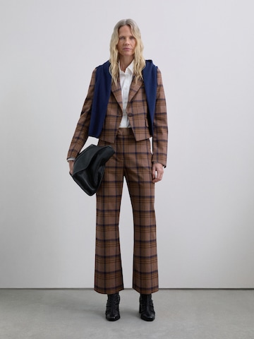 Sacou de la Scalpers pe maro: față