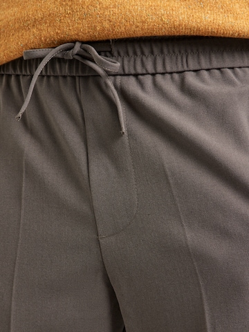 Lindbergh Regular Trousers with creases in Green